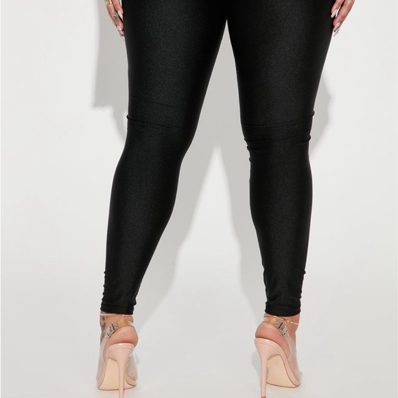 Women's Black High-Waisted Leggings - Picture 3 of 8
